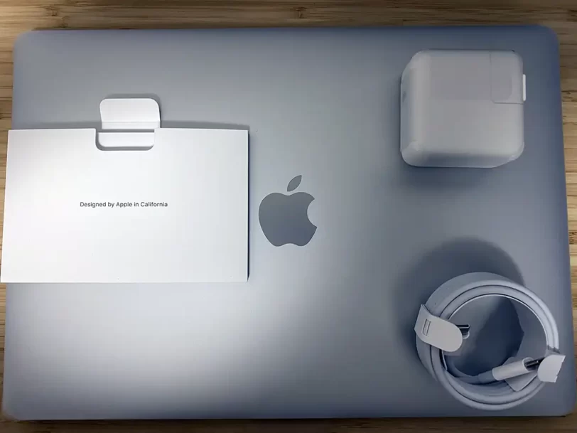 M1 MacBook Airの同梱品